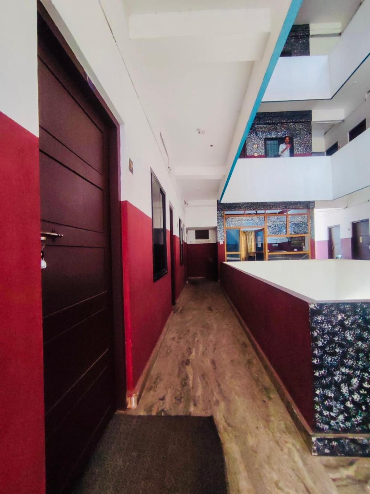 Omega Tourist Home Thrissur Екстер'єр фото